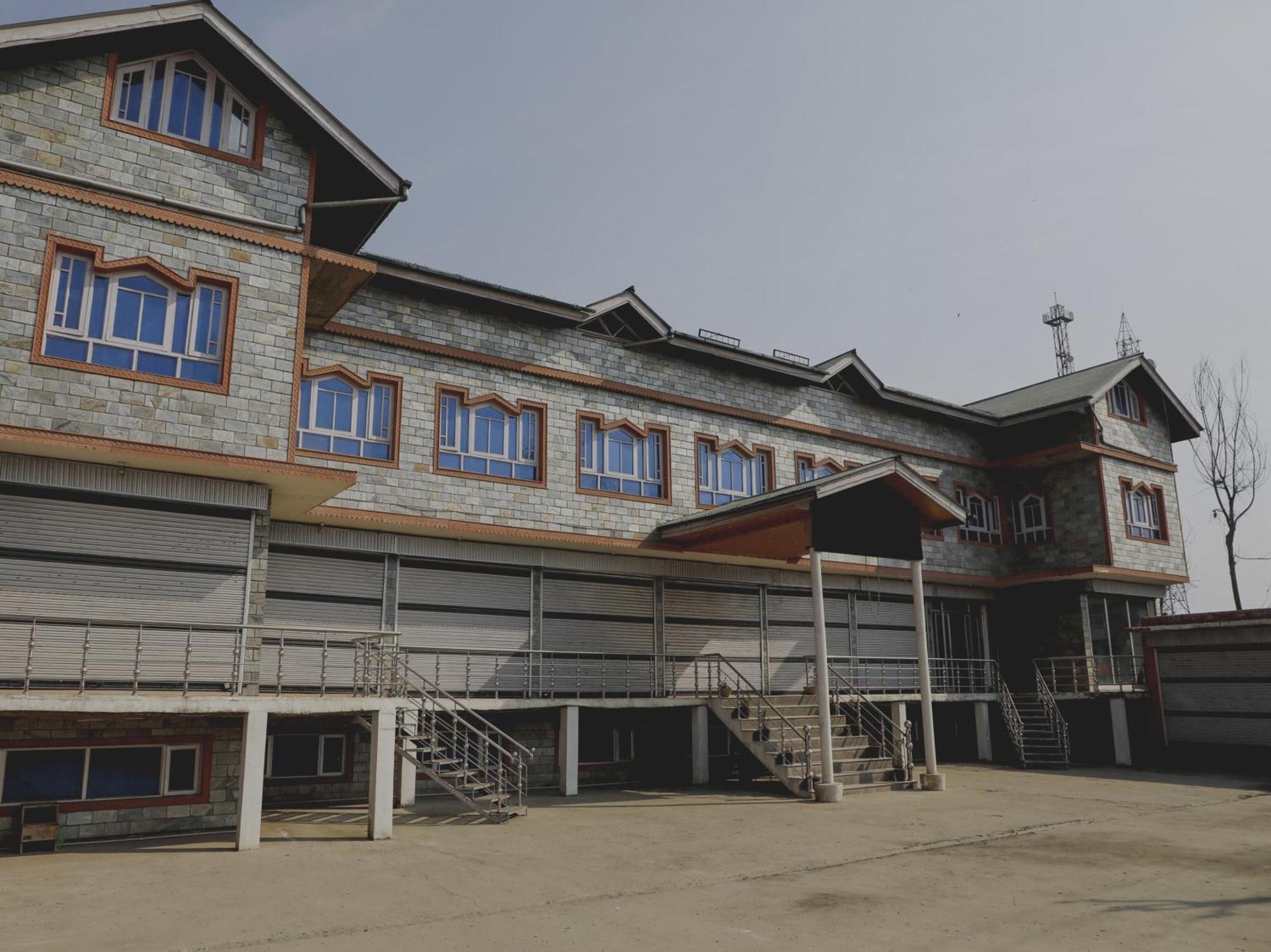 Capital O Sobo Central Srinagar  Exterior photo