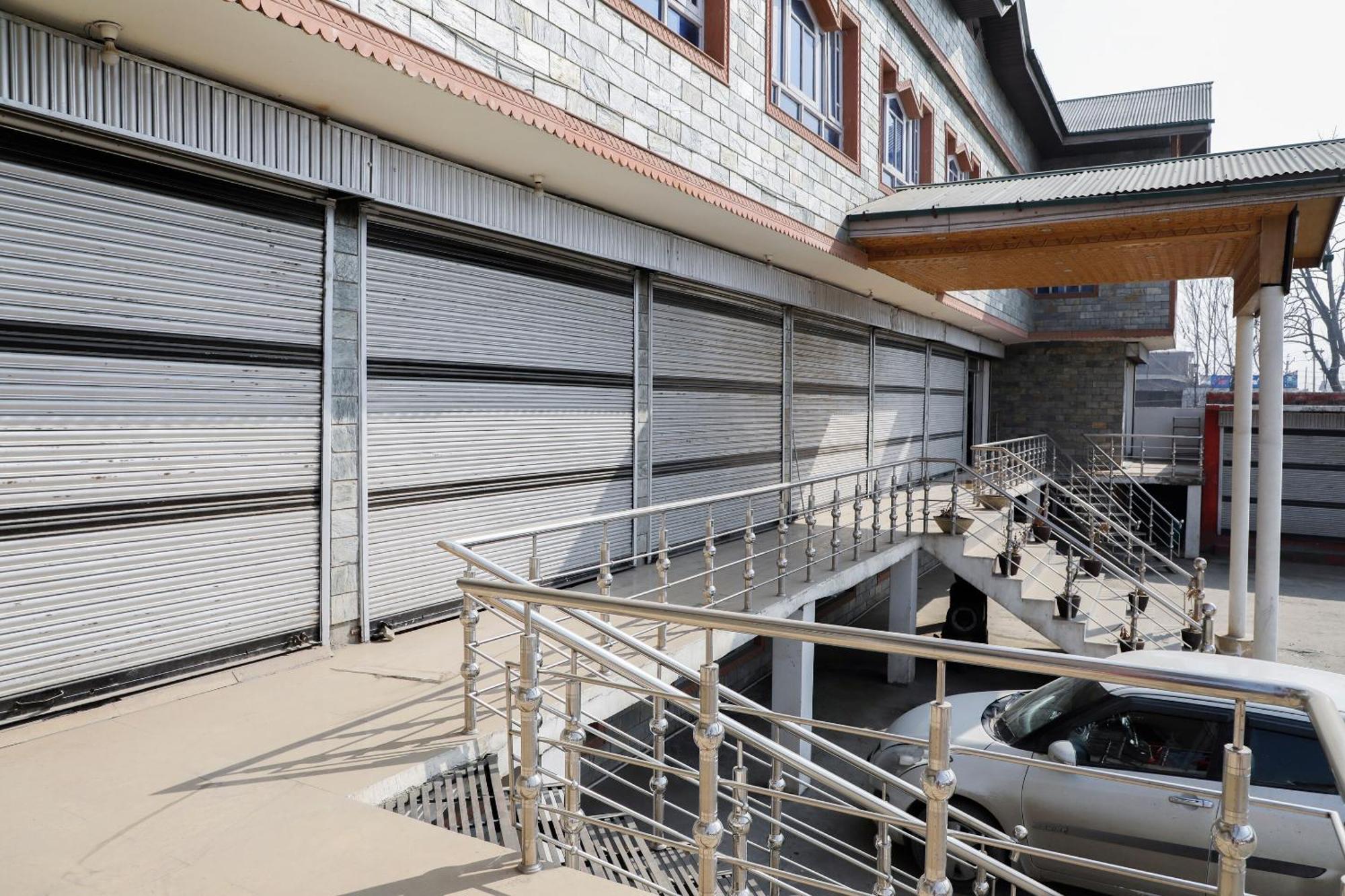 Capital O Sobo Central Srinagar  Exterior photo
