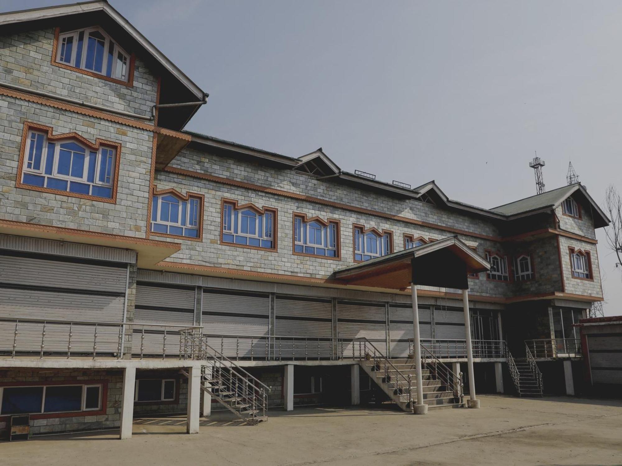 Capital O Sobo Central Srinagar  Exterior photo